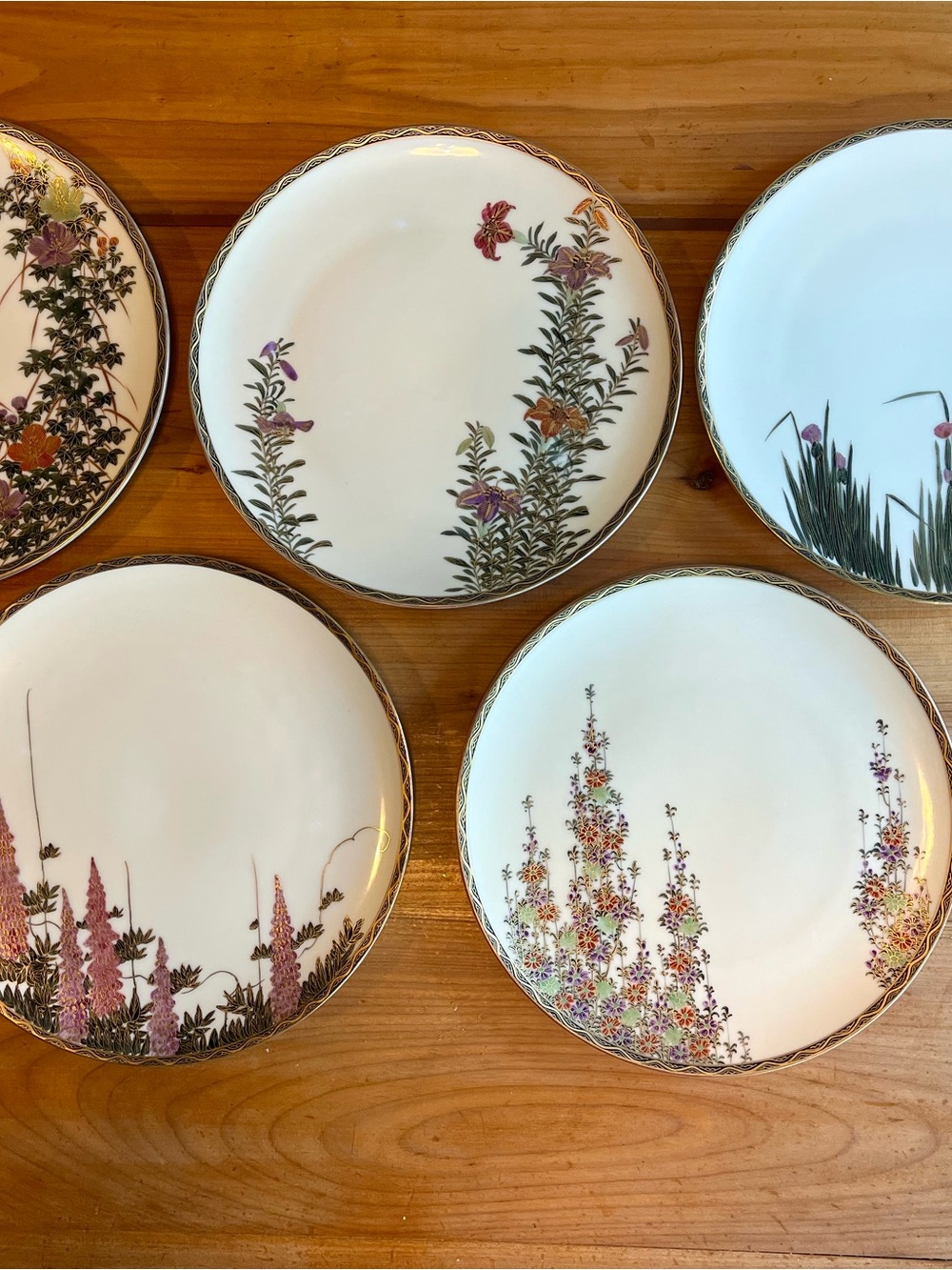 Set of 5 William Rae Japanese Satsuma Hand-Painted Porcelajn Plates Gilt Accents